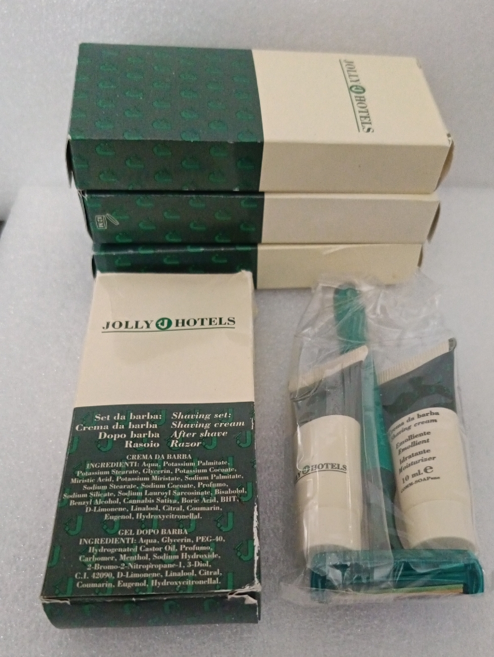 Men’s Grooming 4 Sets - Travel Razor & Essentials